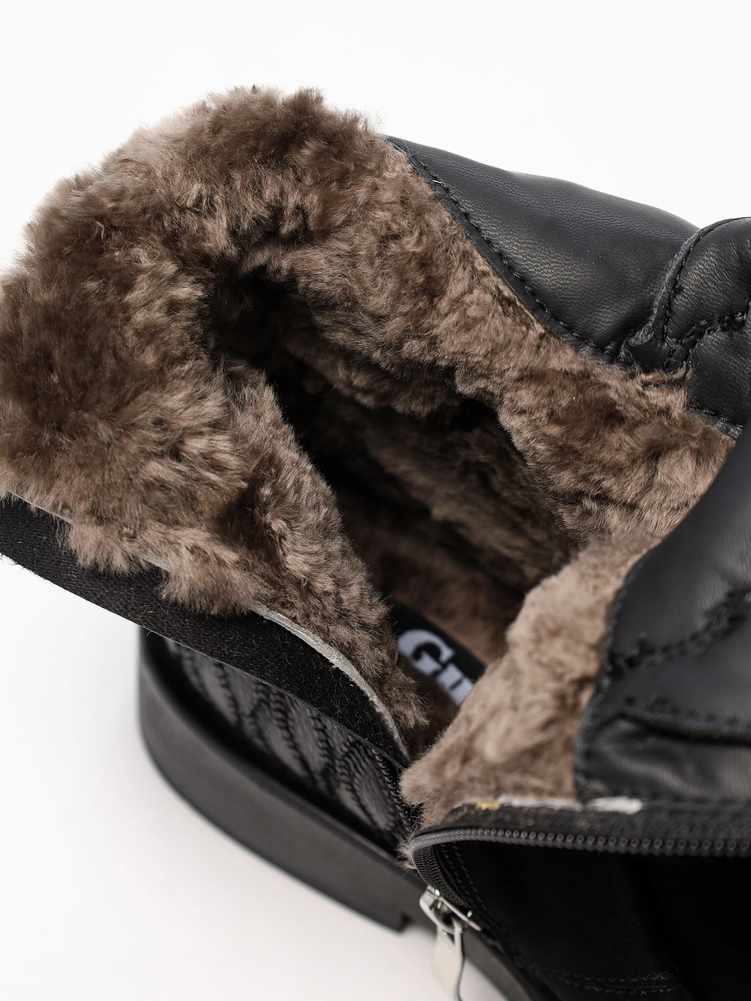 Ботинки комбинированные черного цвета на среднем каблуке